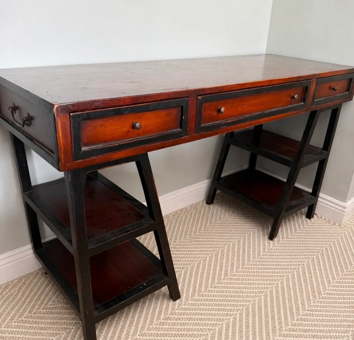Desk Navigating - Image 1