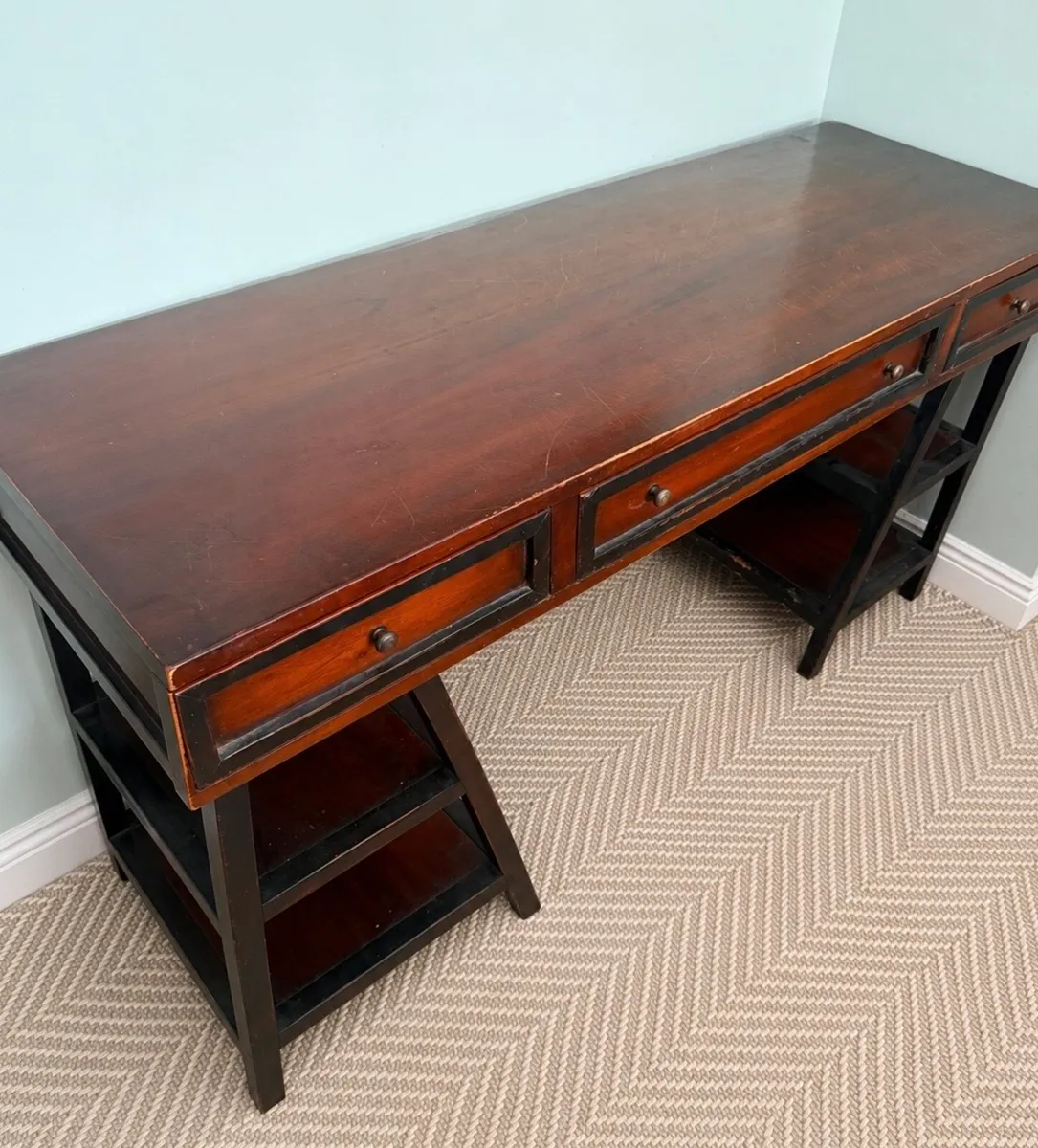 Desk Navigating - Image 2