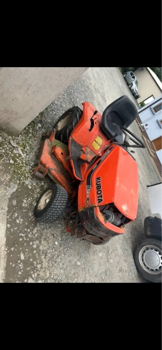 Kubota G1900 Diesel Ride on Mower - Image 1