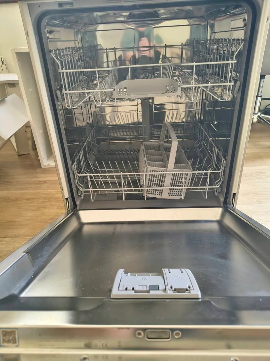 Dishwasher - Image 2
