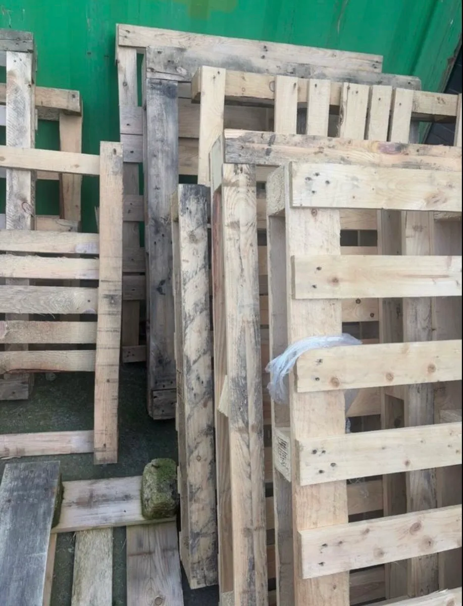 FREE PALLETS TO TAKE - Image 1