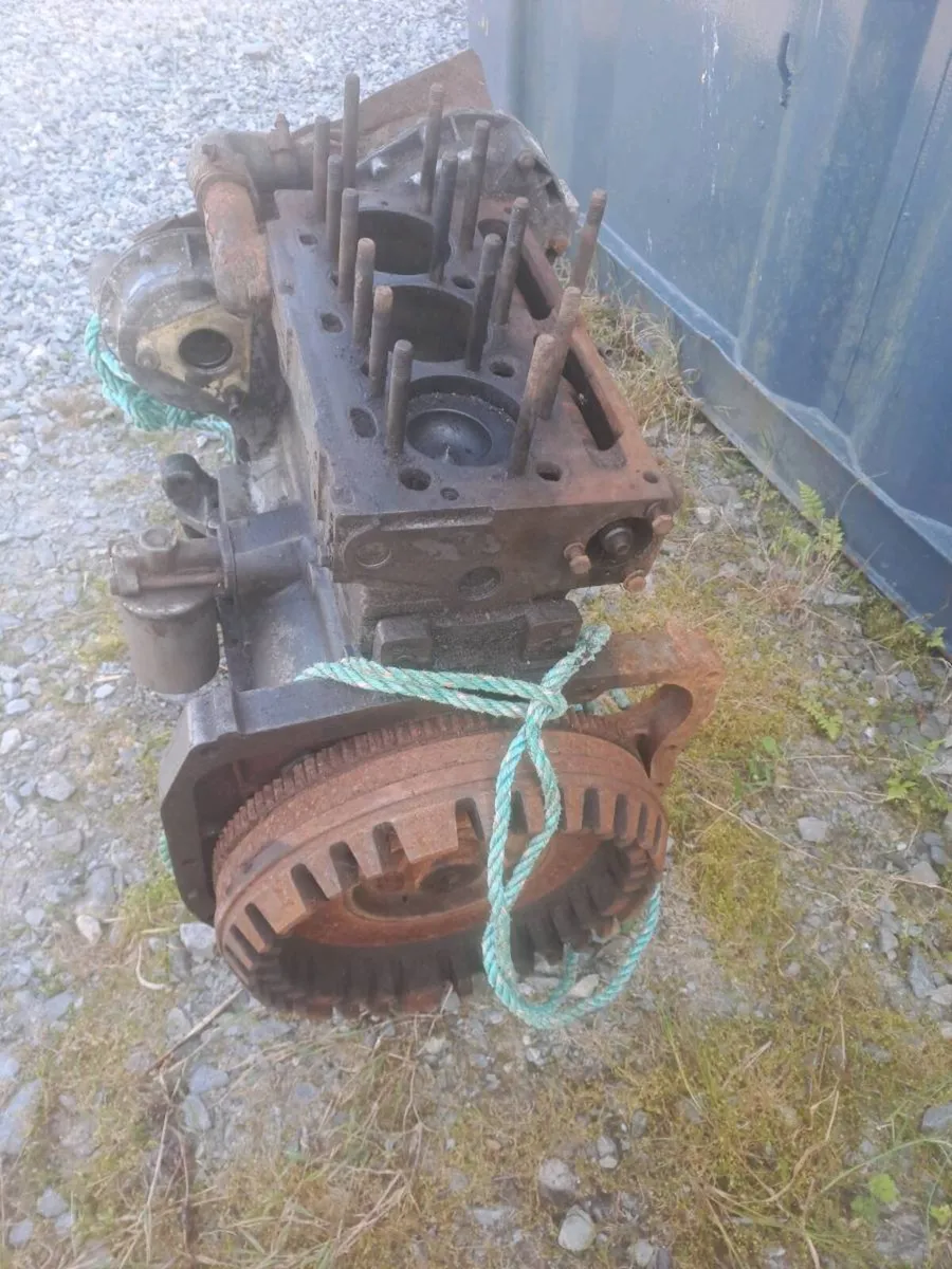 Massey ferguson 135 engine block - Image 3