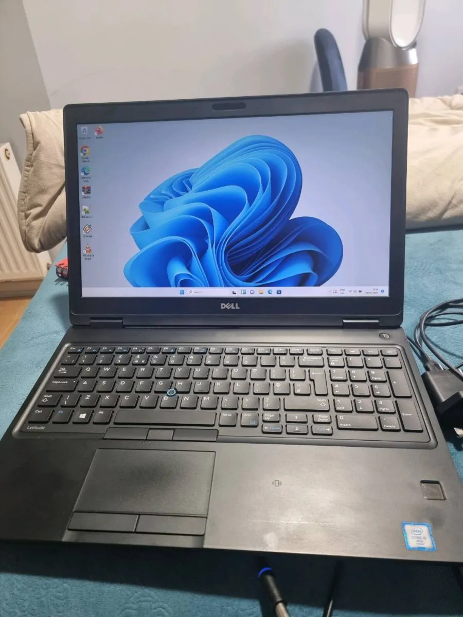 Dell laptop 15.6 inch - Image 2
