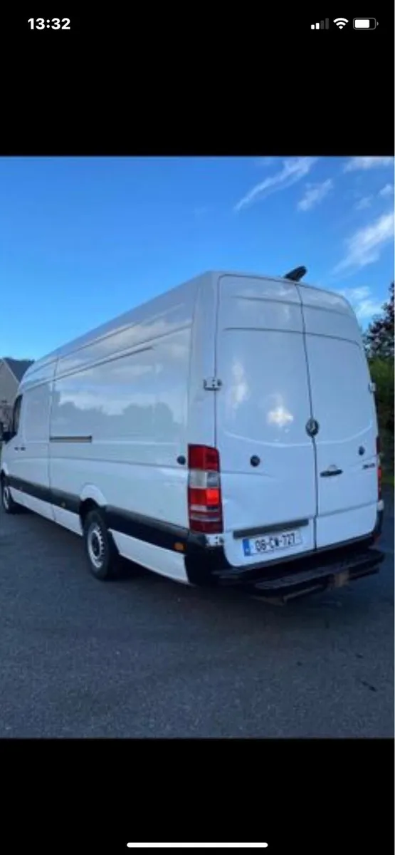 MAN WITH A VAN 087 1605516 - Image 3