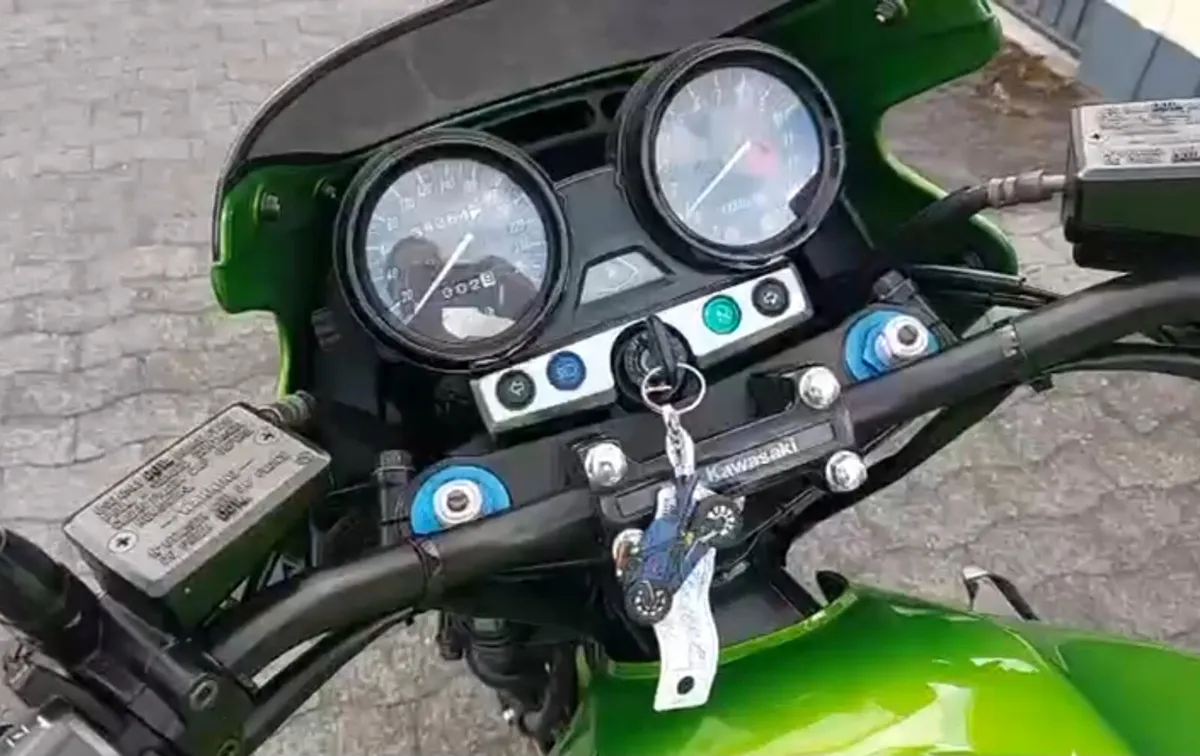 2002 Kawasaki ZRX1200R - Image 4