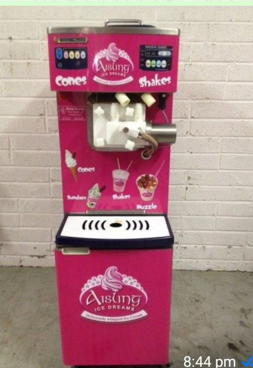 Ice cream and milkshake machine