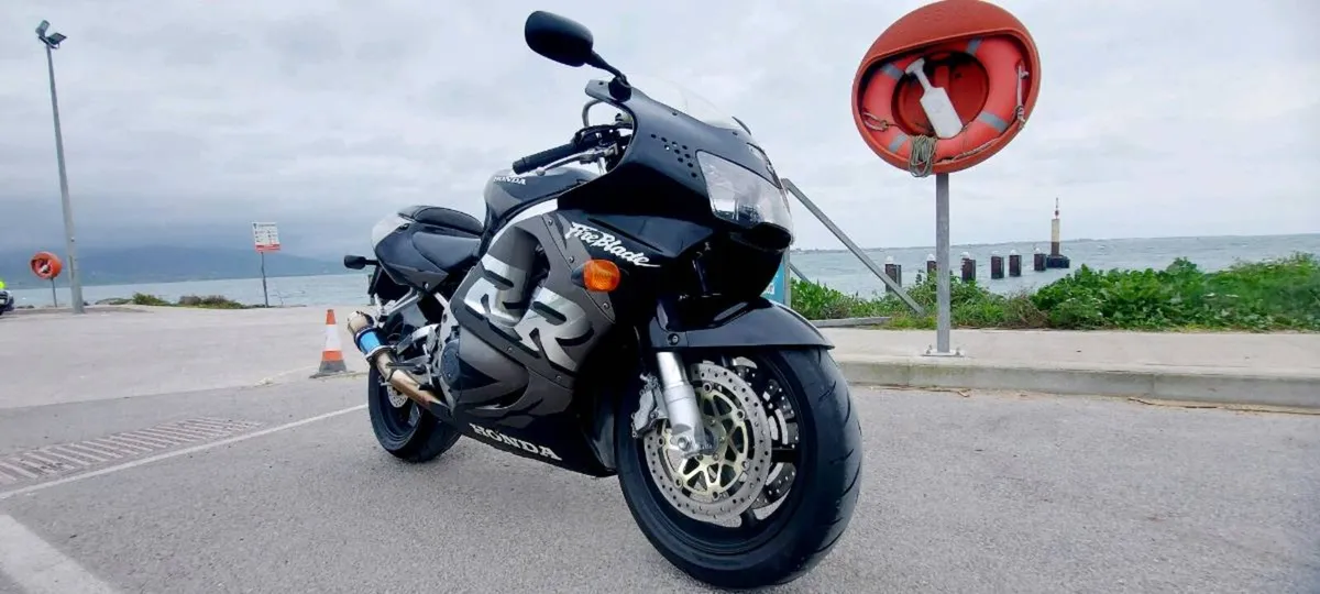 Honda fireblade cbr900rrx - Image 4