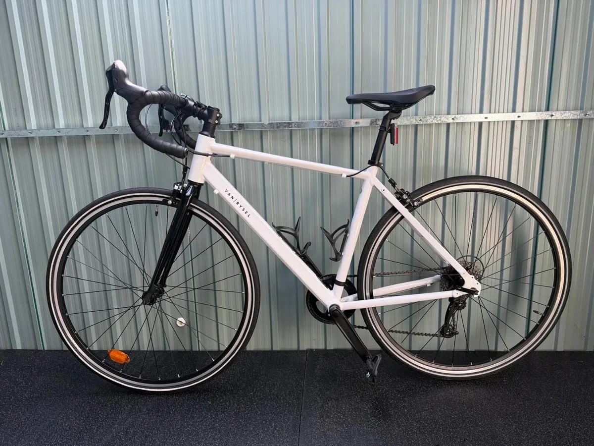 Road bike - Image 1