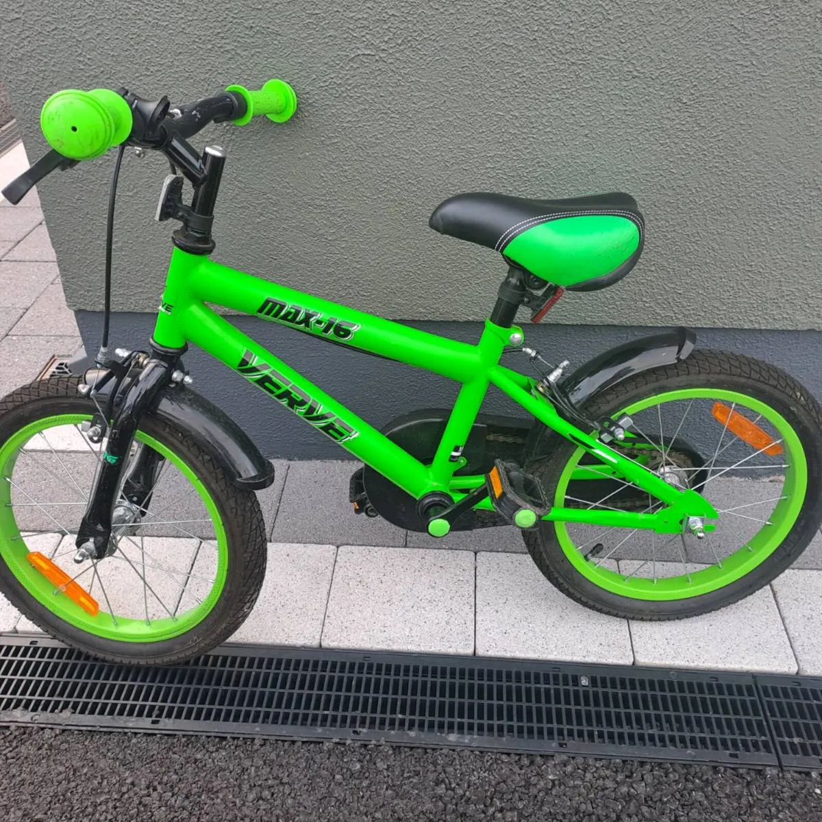 Kids bike 16 in - Image 1