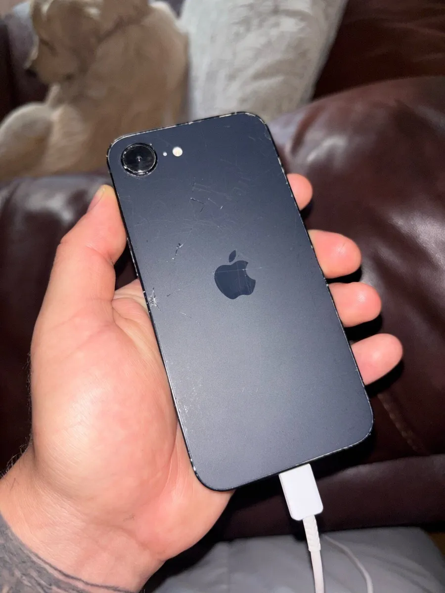 iPhone 16e unlocked, some damage to back of phone - Image 4