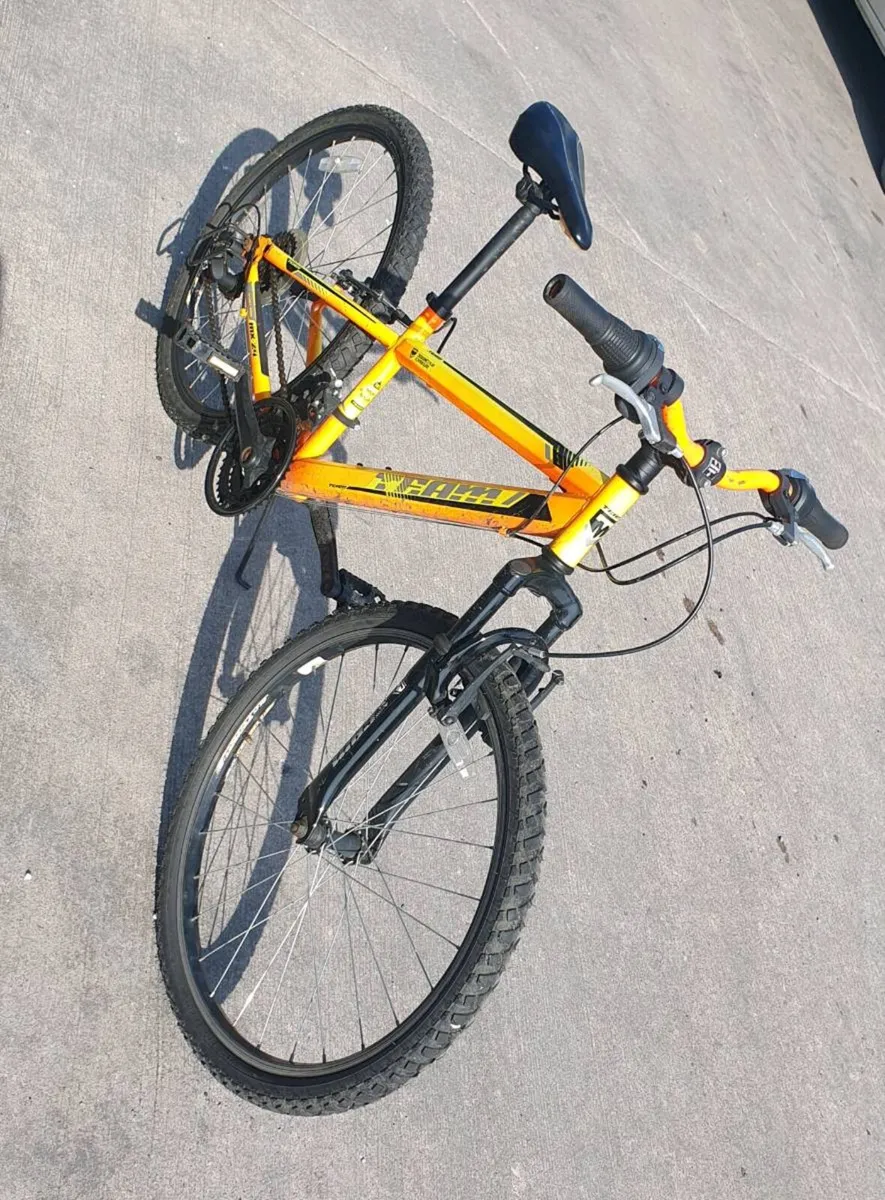 Boys 24 inch bike - Image 3