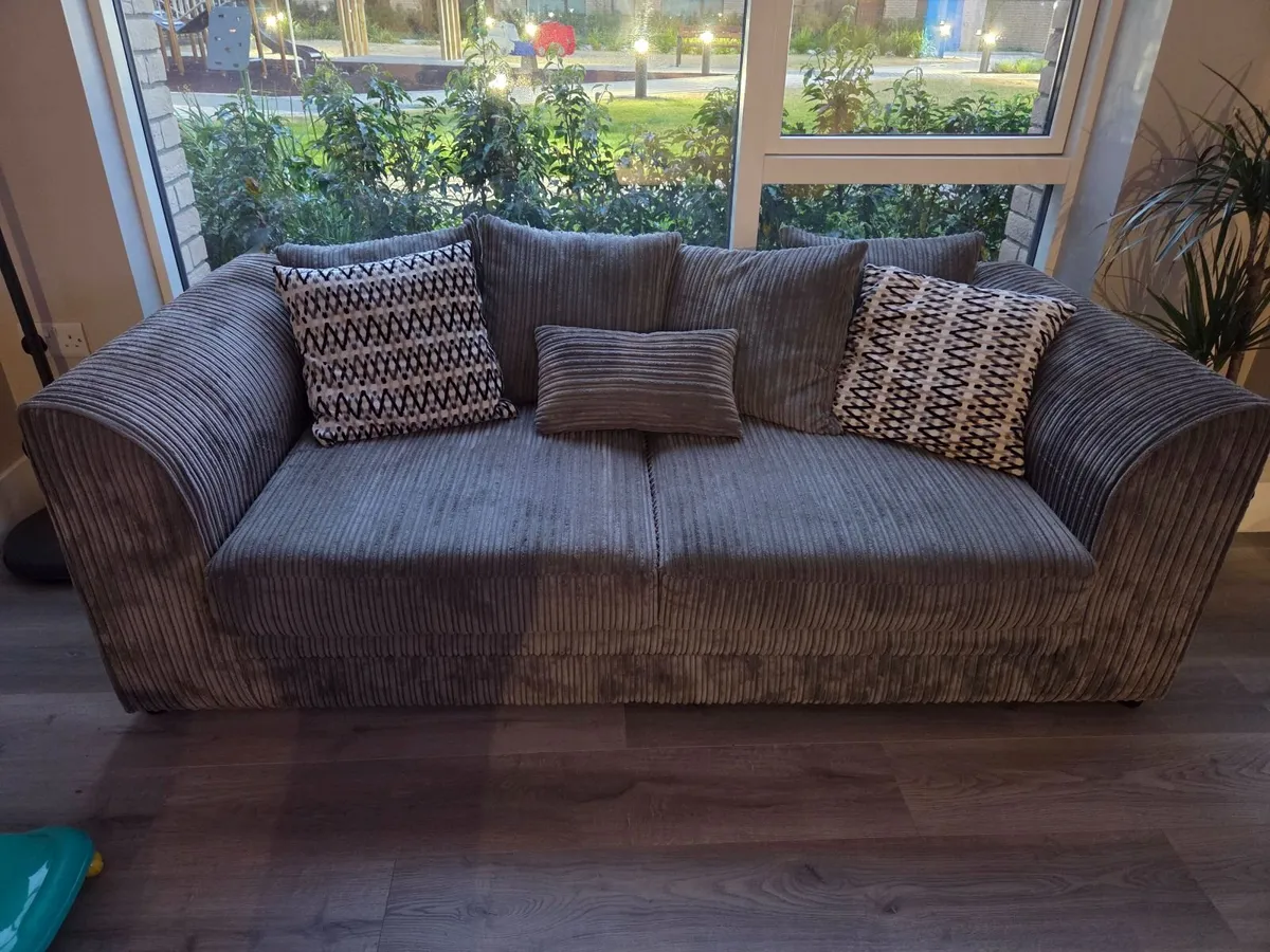 Three peice sofa set - Image 3