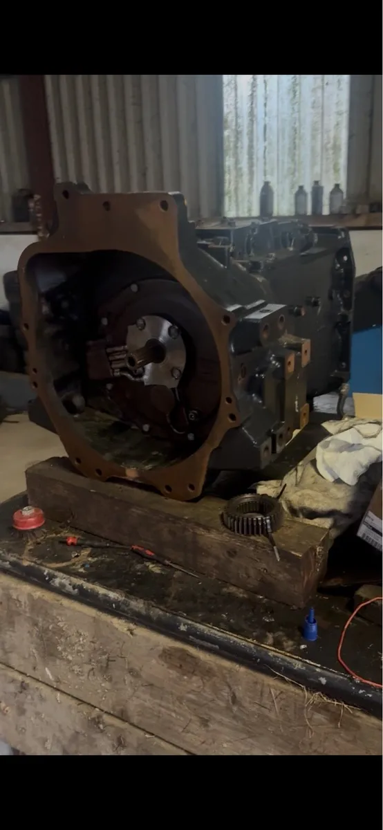 New Holland T.6120-180 16x16 transmission - Image 1