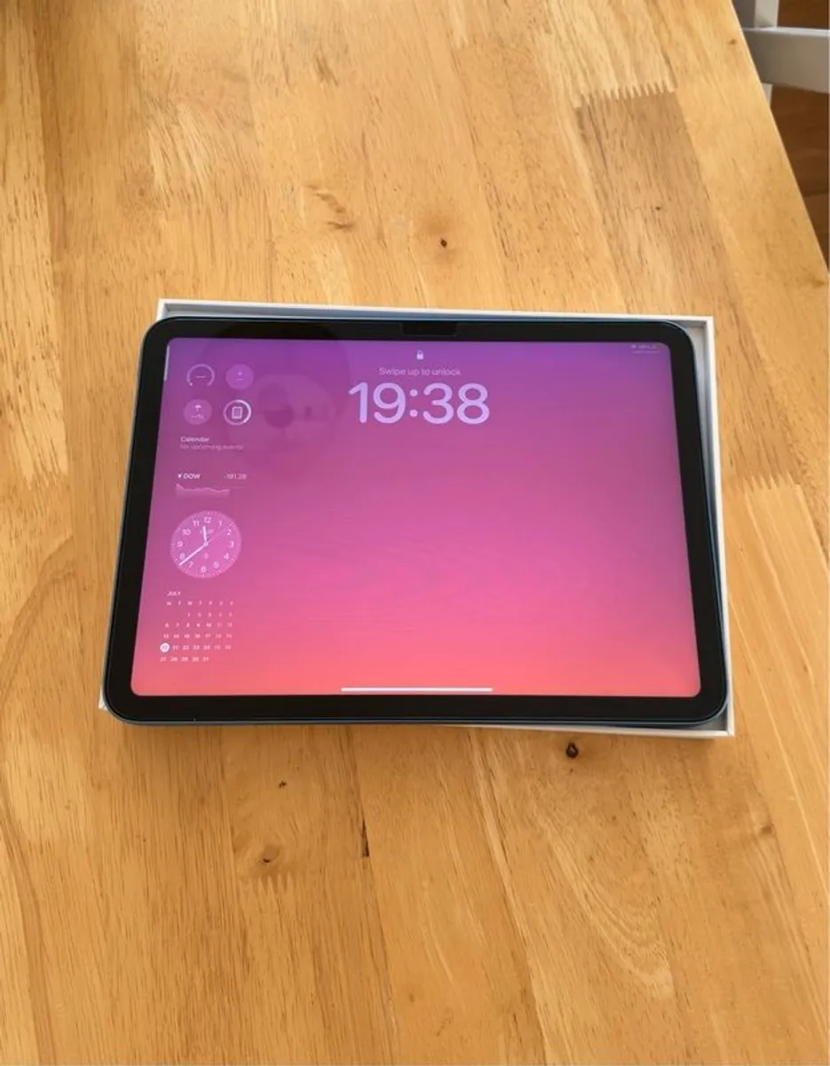 2025 iPad 11 inch 128GB, Like New + Pencil and Case - Image 2