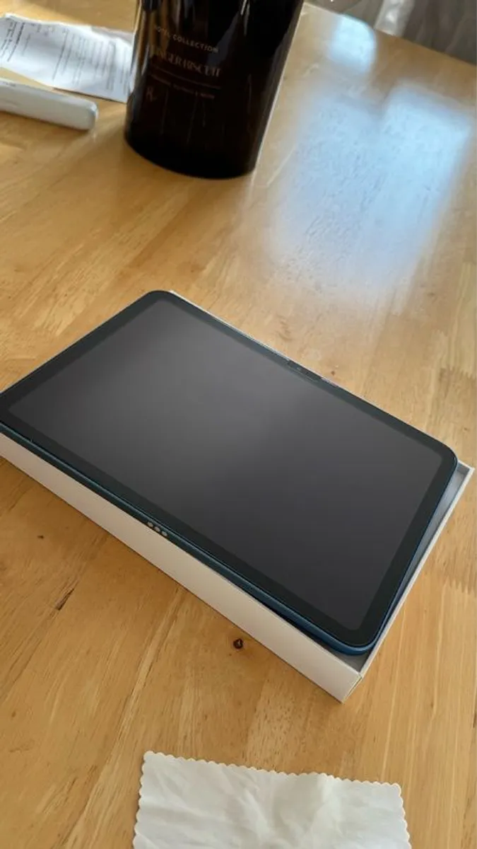 2025 iPad 11 inch 128GB, Like New + Pencil and Case - Image 4