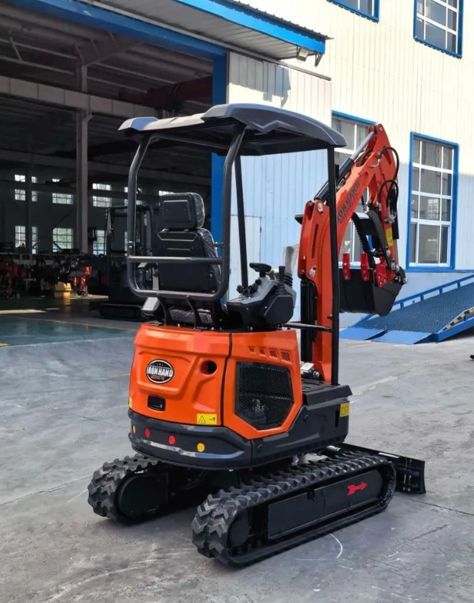 1.7 tonne excavator - Image 2