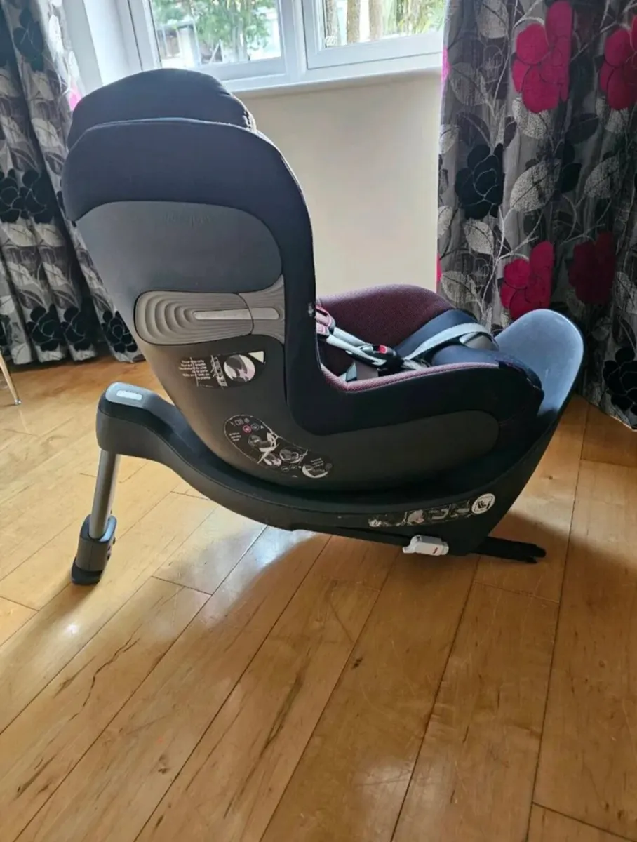 Carseat - Image 1