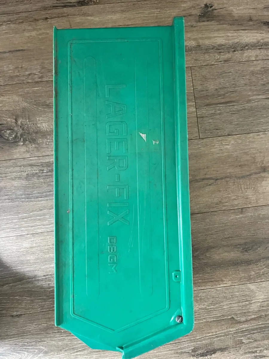 5 hard plastic boxes - Image 4