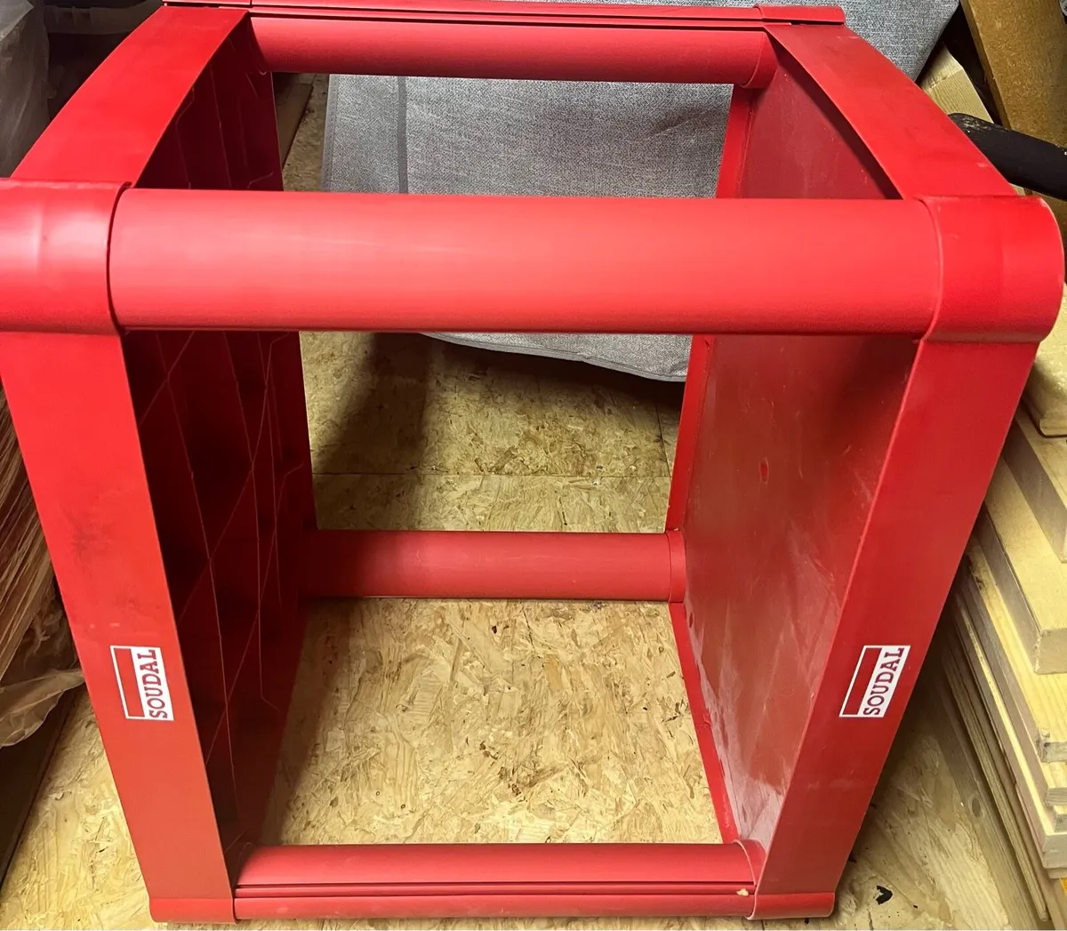 Hard plastic stand - Image 2