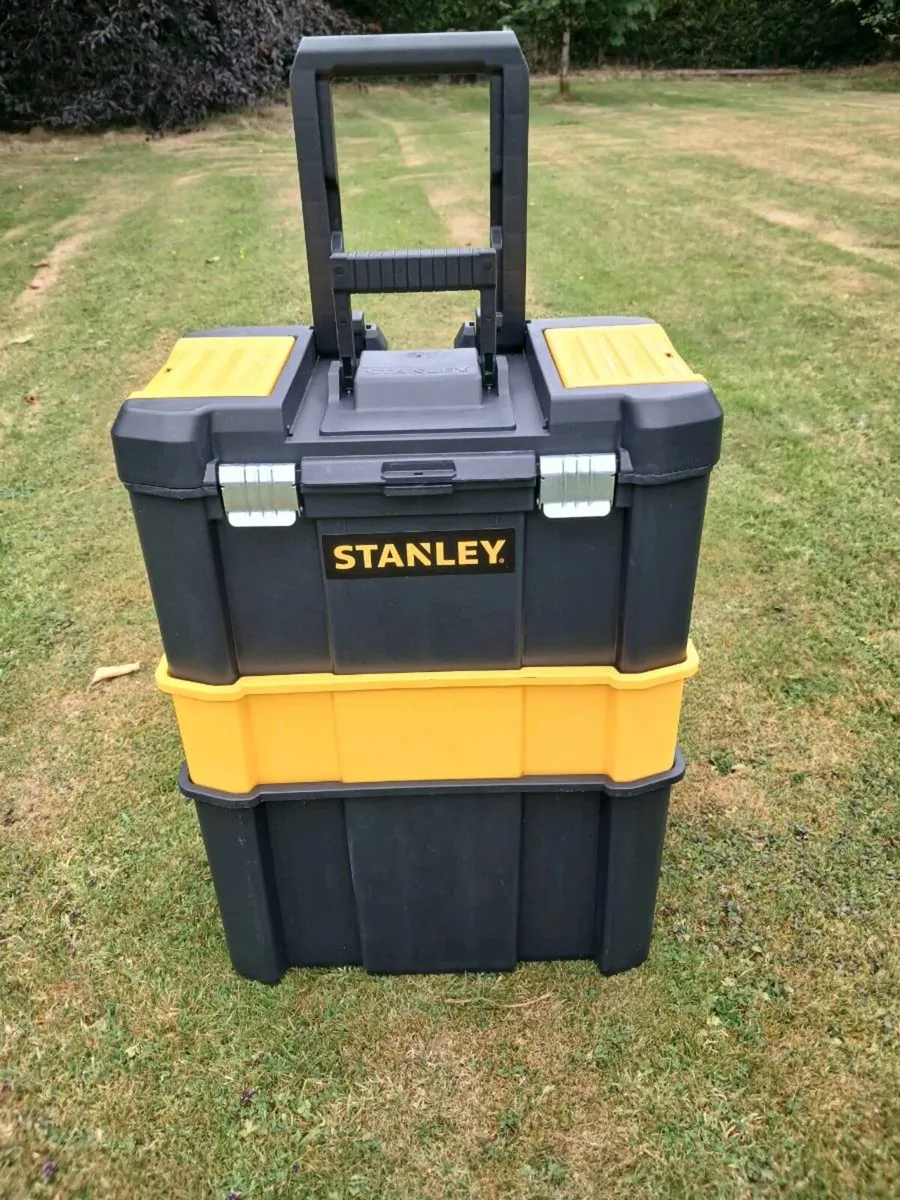 Brand new toolbox - Image 1