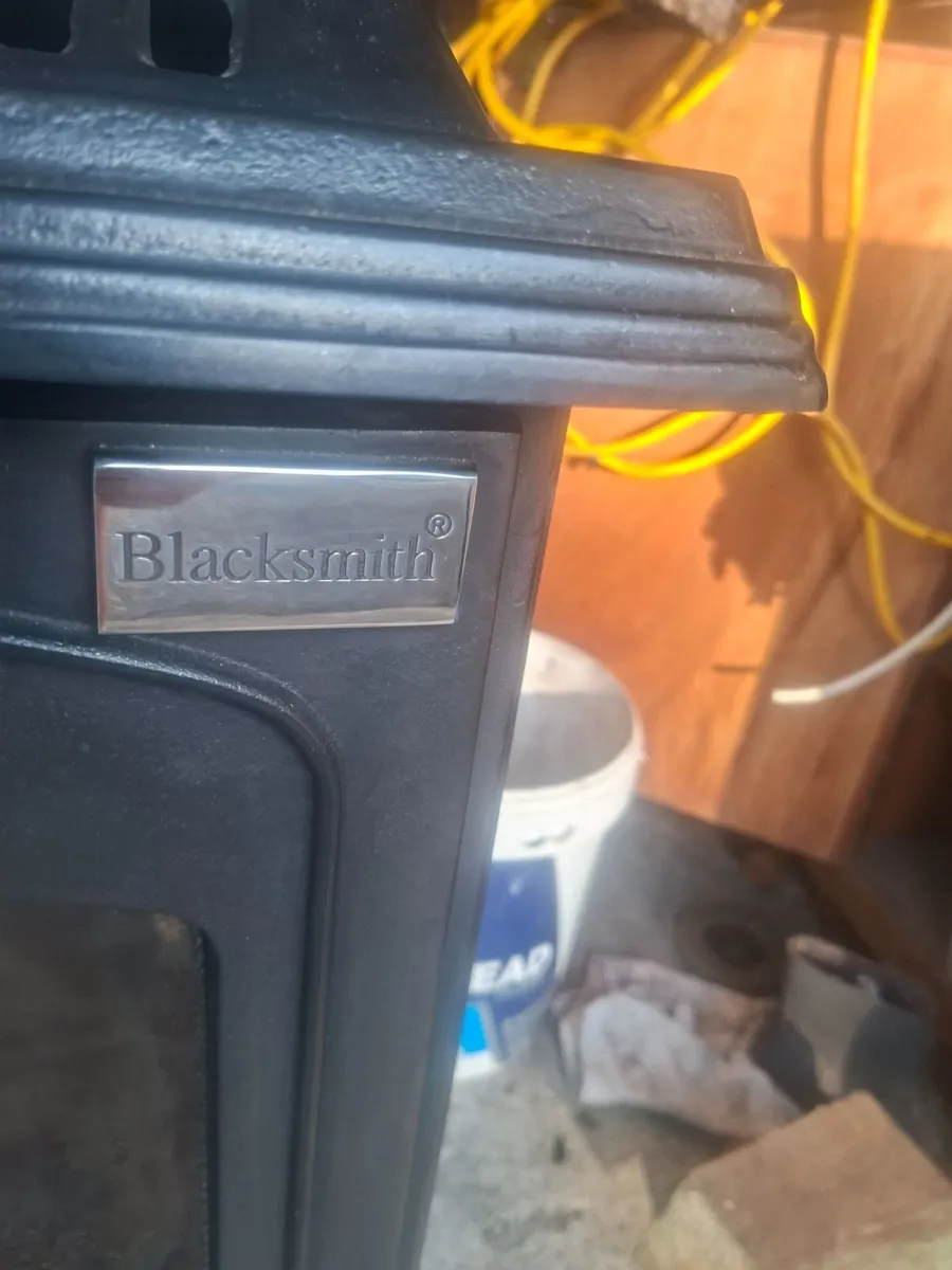 Solid fuel stove - Image 1