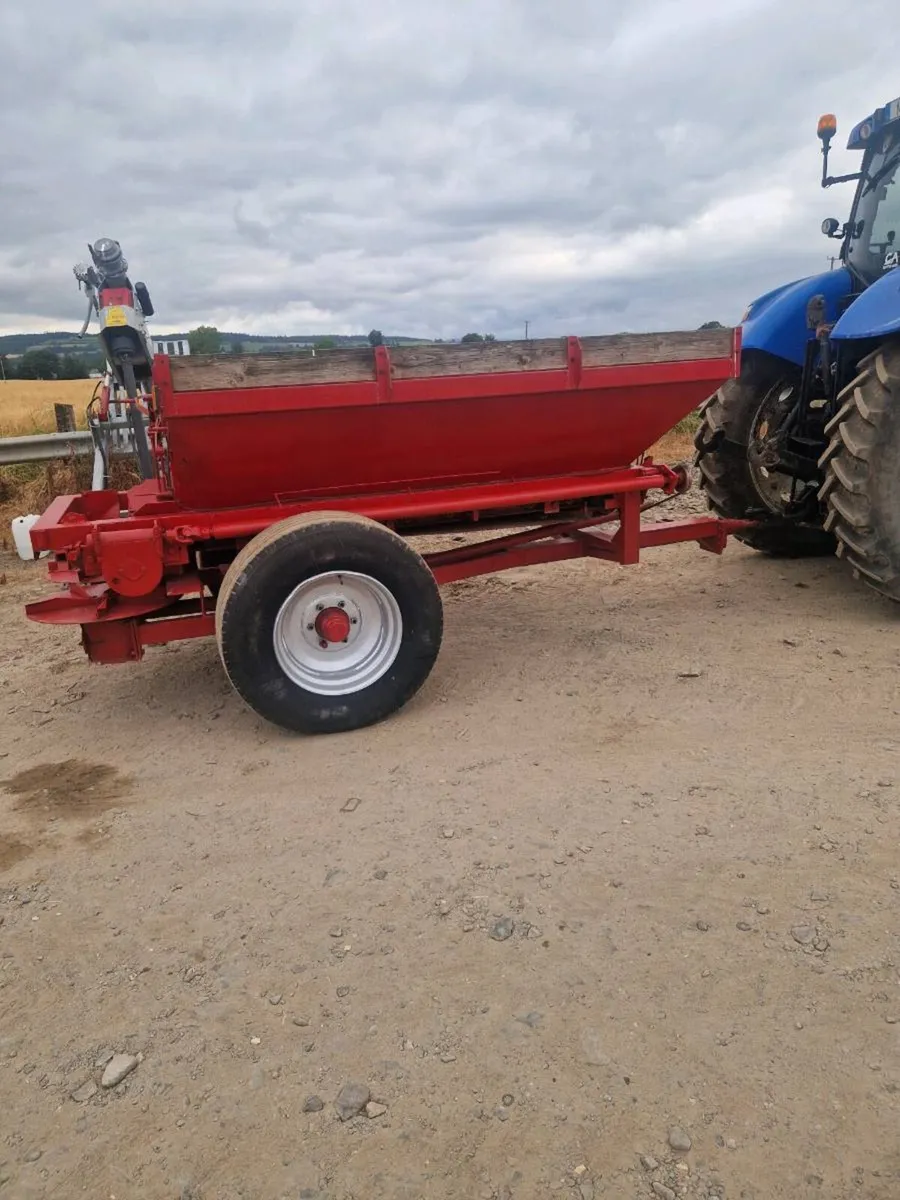Bredal lime spreader - Image 1