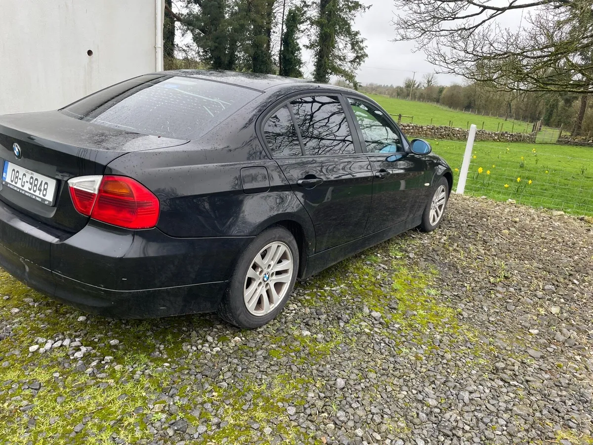 BMW 318d - Image 1