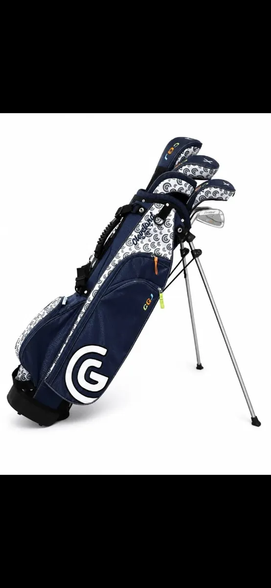 Kids 7 piece golf set and bag - Image 1