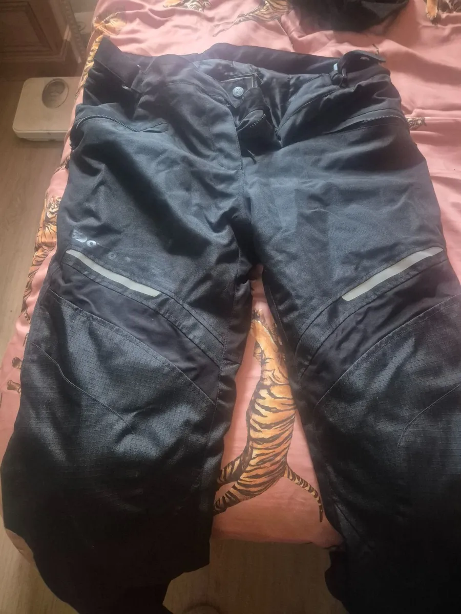 Motorbike jacket and trousers - Image 3