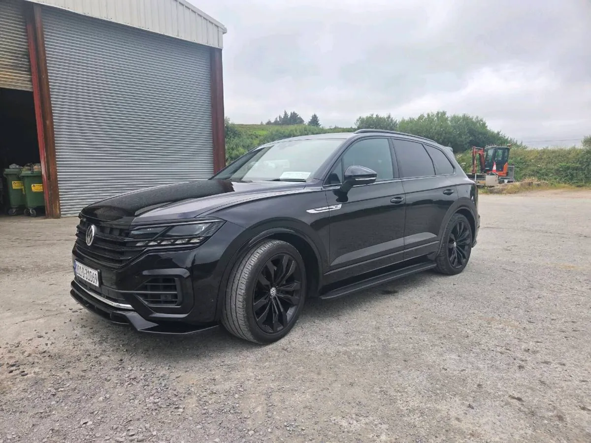 VW Touareg R Line Black Edition 286hp - Image 2