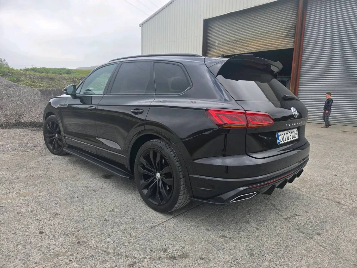 VW Touareg R Line Black Edition 286hp - Image 3