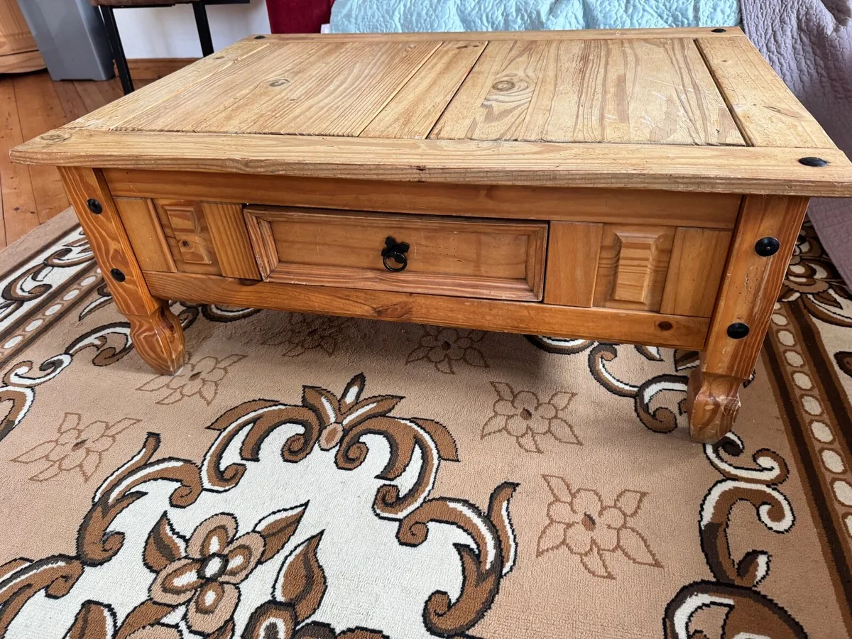 Large pine coffee table - Image 3