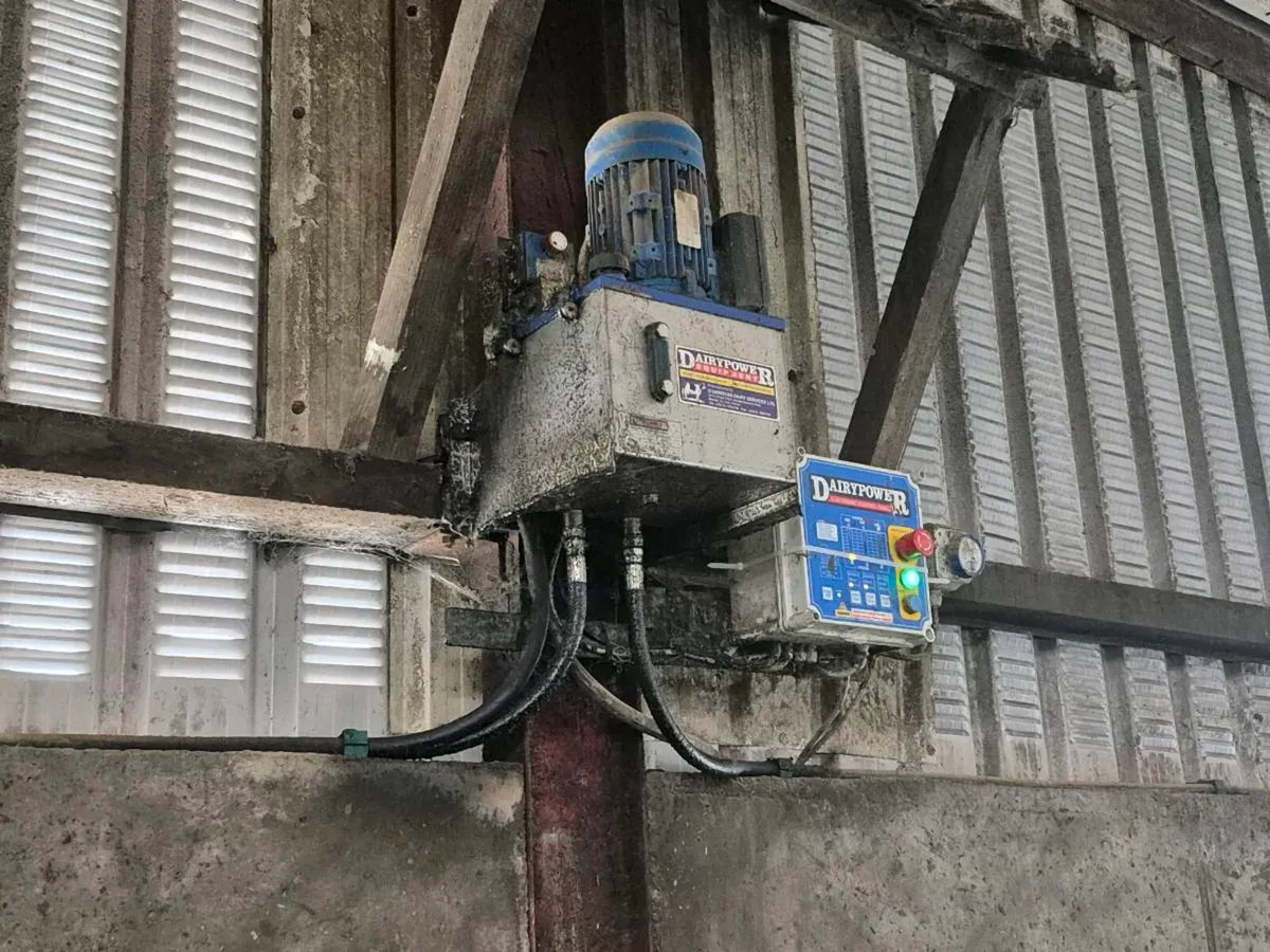 Dairypower hydraulic rope scrapers for sale - Image 2