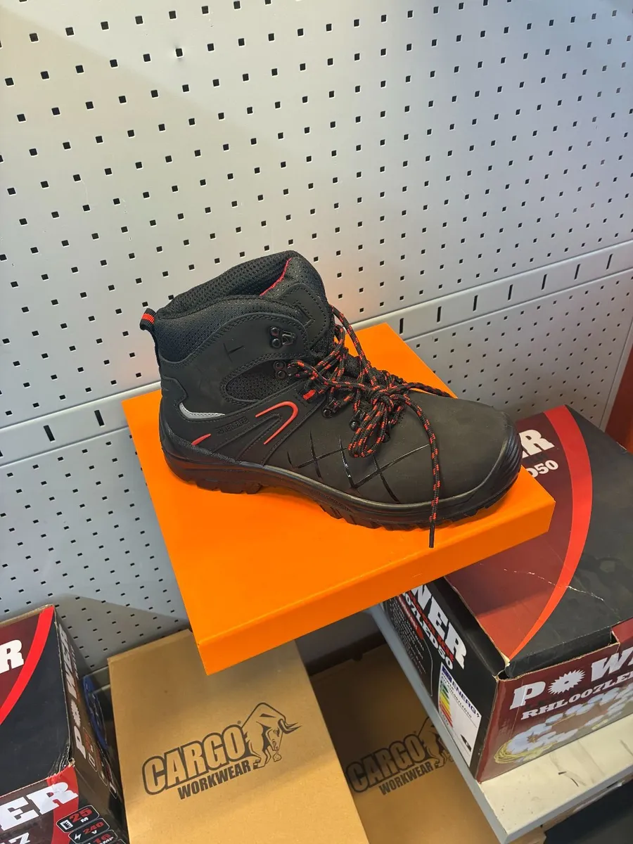 Cargo Safety Work Boots of all sorts On Sale!!! - Image 2