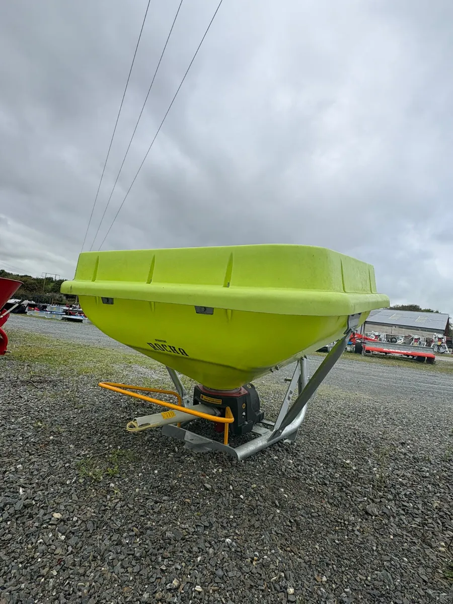New Rocha KP1300 Fertiliser Spreader - Image 2