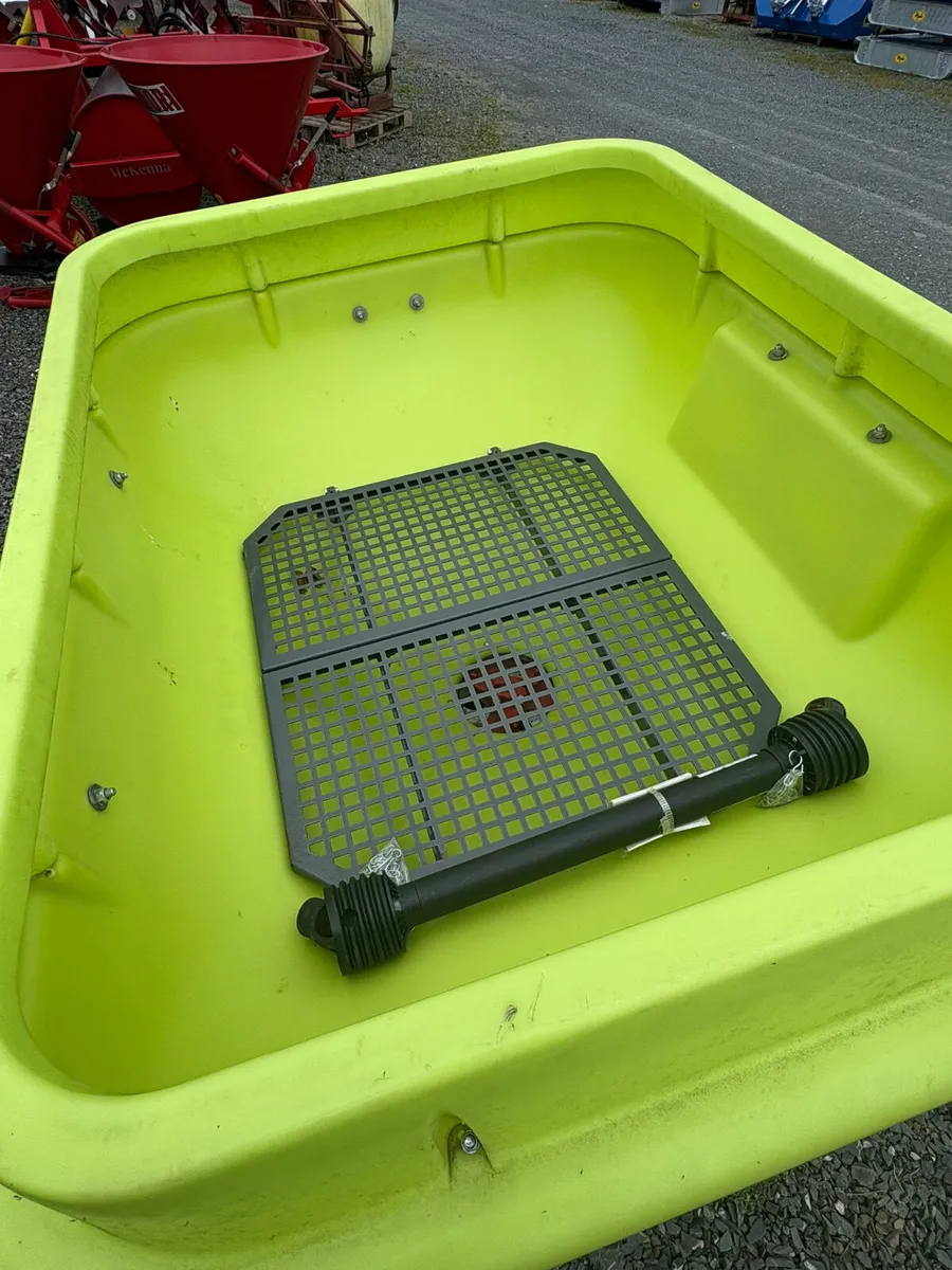 New Rocha KP1300 Fertiliser Spreader - Image 3