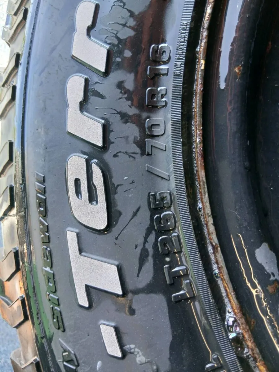 Defender td5 16" tyre and BFGoodrich tyre 265/70 - Image 2