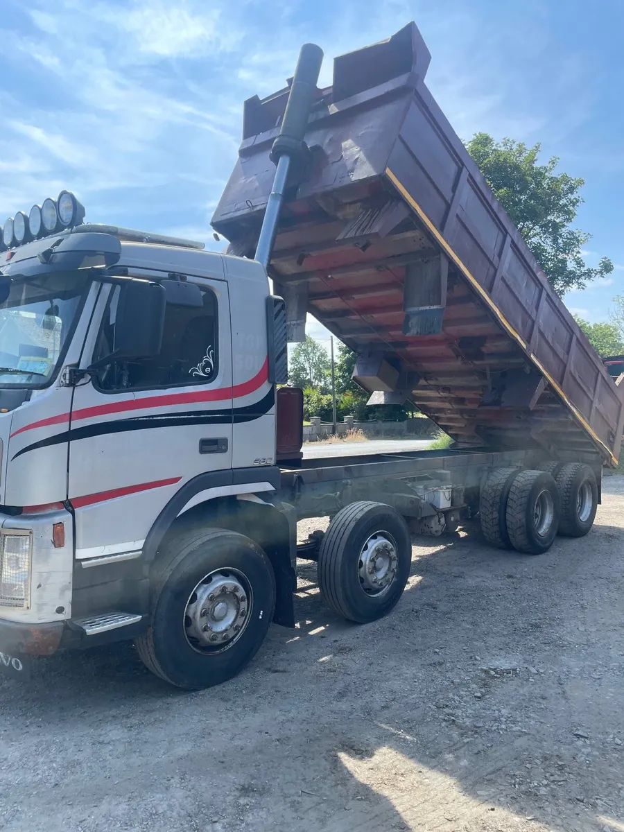 Volvo fm 8x4 tipper 8 wheeler - Image 2