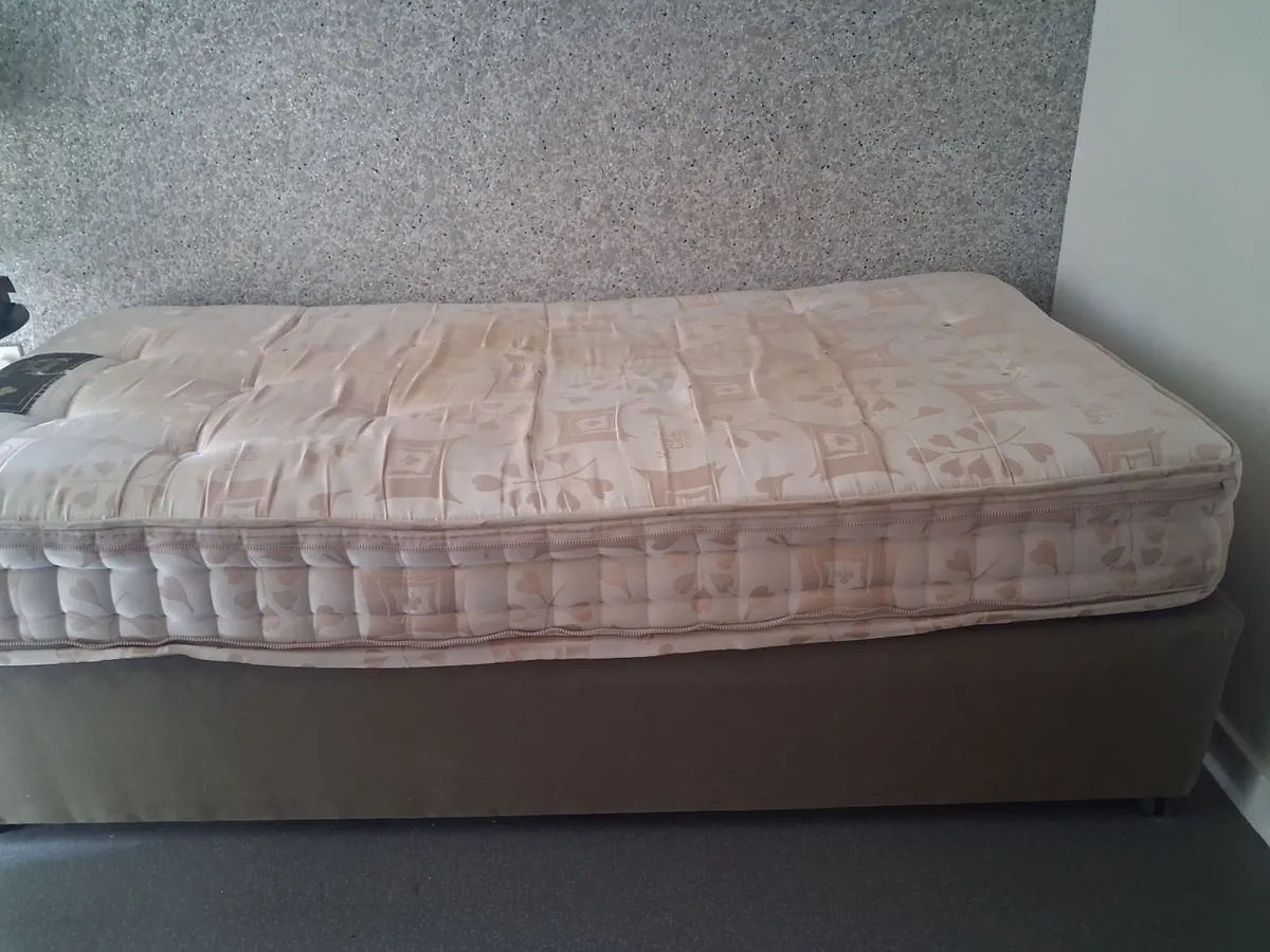 Beds - Image 2
