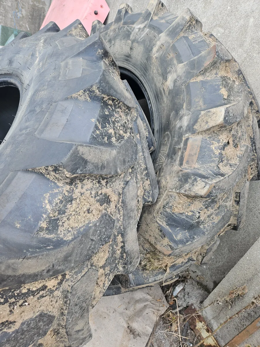 18.4x30 Tyres - Image 2