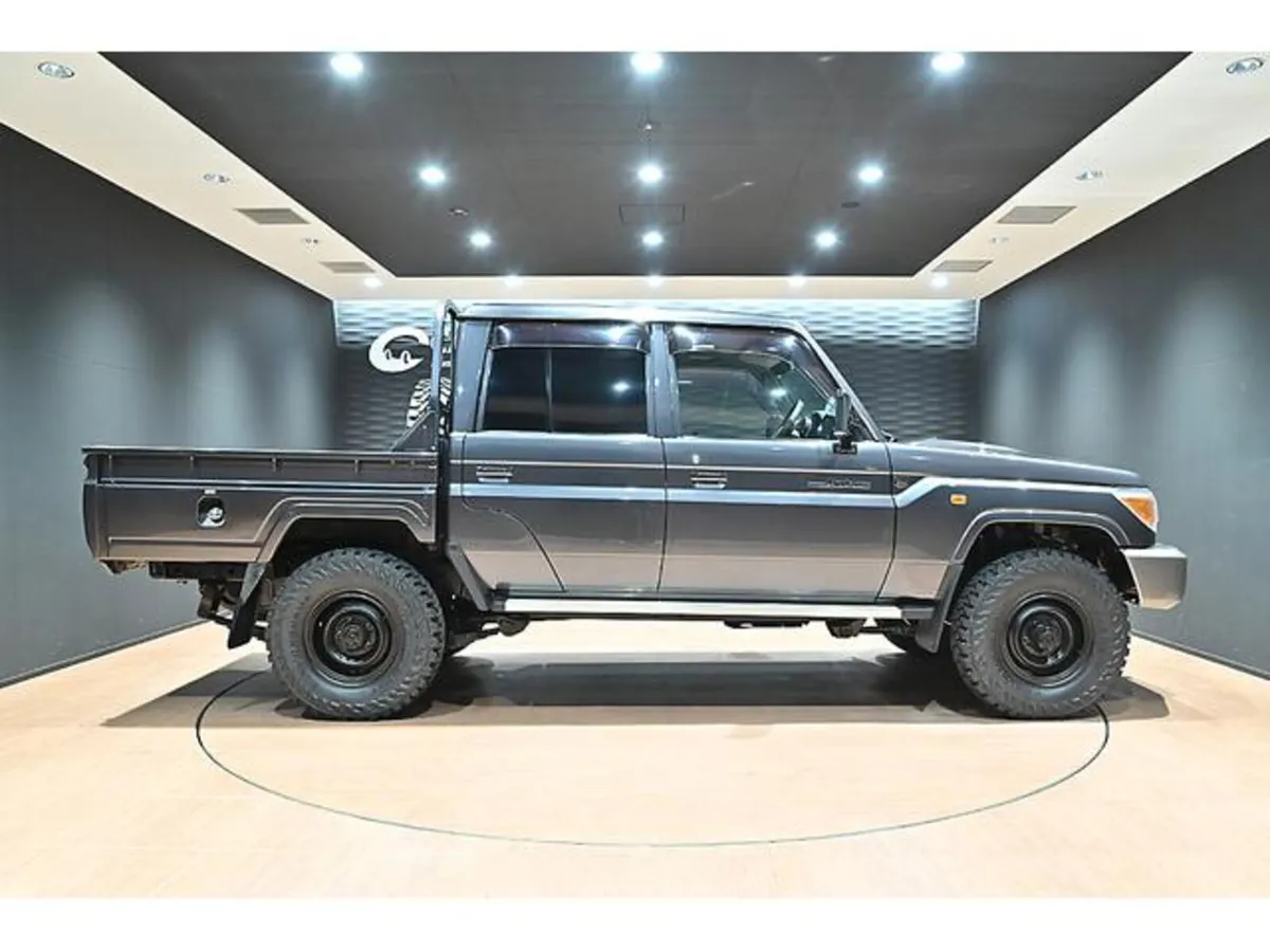 Toyota Landcruiser 70 Series 4.0 petrol Crewcab - Image 3