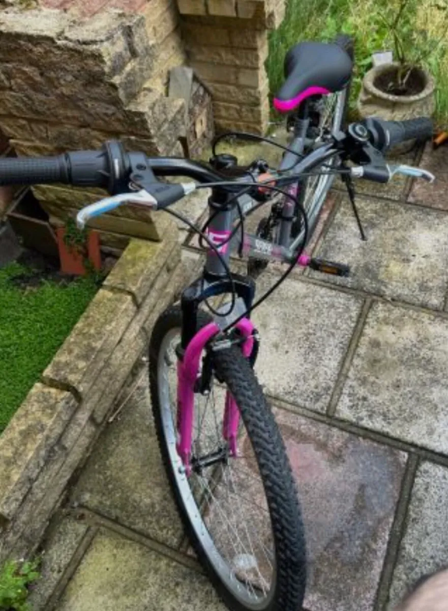 ADULTS SERENE BIKE 6 GEARS 
ADJUSTABLE SEAT 16 INC - Image 2