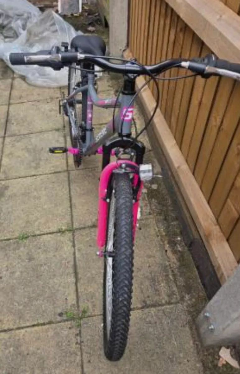 ADULTS SERENE BIKE 6 GEARS 
ADJUSTABLE SEAT 16 INC - Image 4