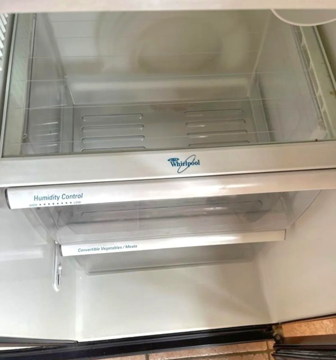 WHIRLPOOL AMERICAN FRIDGE FREEZER WITH WATER AND I - Image 3