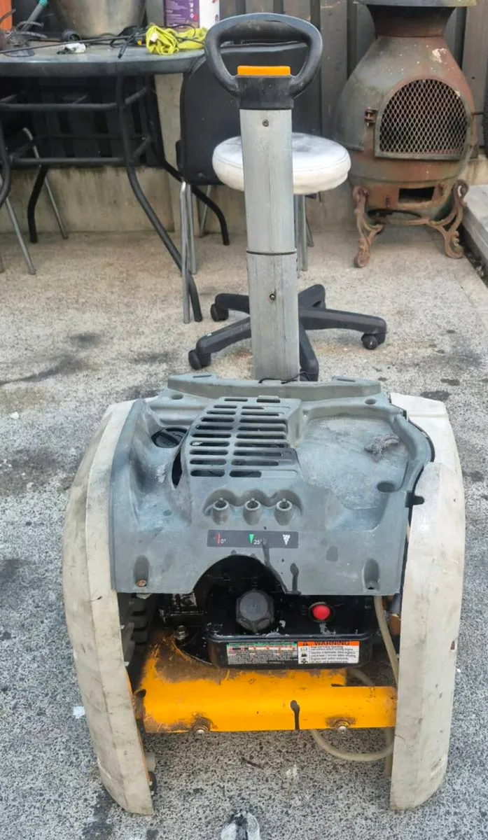 PETROL POWER WASHER NOT TESTED JUST GOT IT IN TODA - Image 4