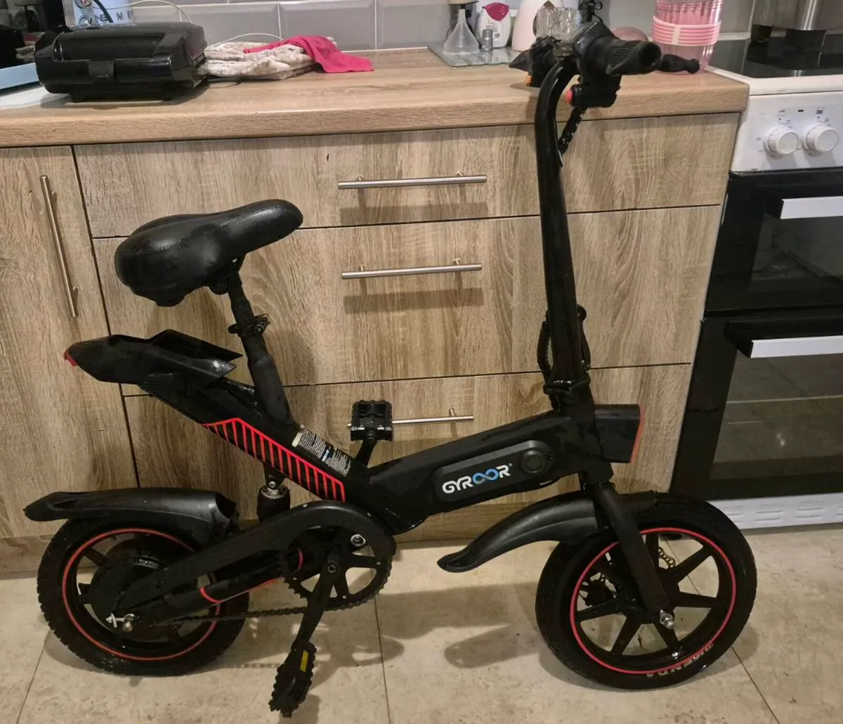 GYROOM COMPACT FOLDING E-BIKE. BLACK WITH RED ACCE - Image 1