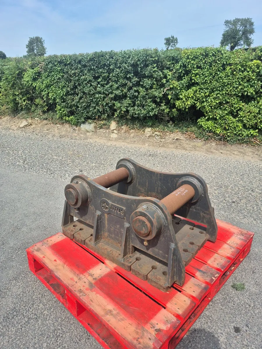 Digger cradle 30-40ton 100mm pins Titus made - Image 1