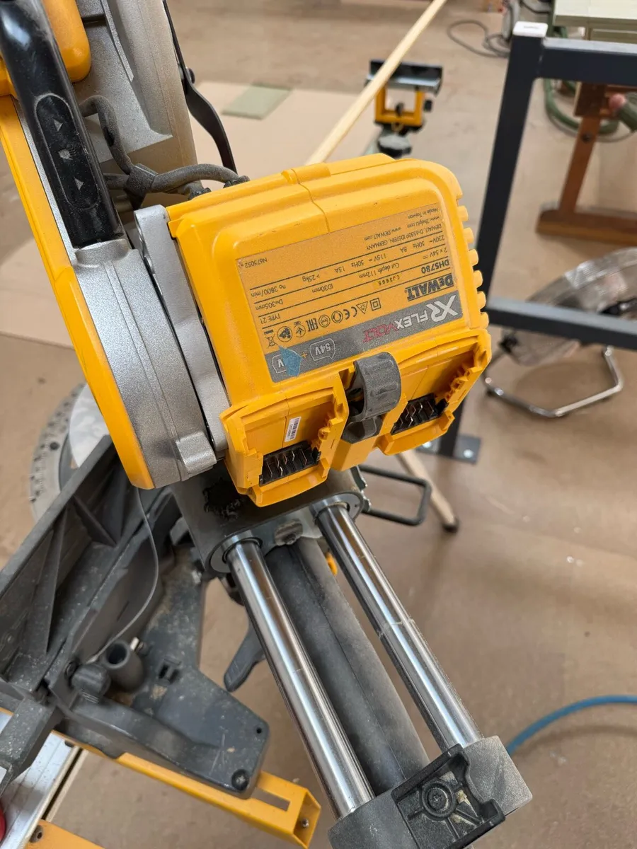 Dewalt chop saw dhs780 - Image 3