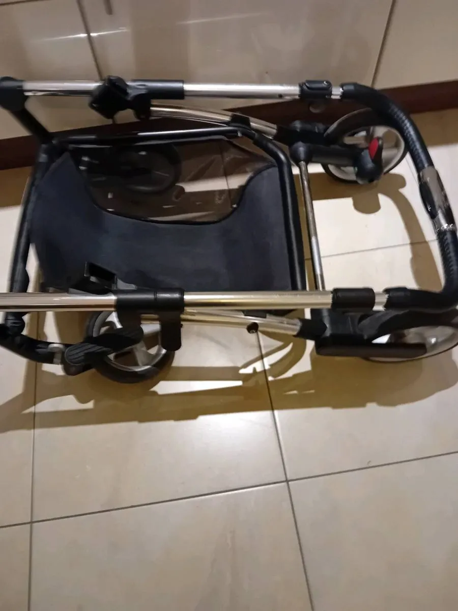 BABYS PRAM WITH RAIN COVERS - Image 4
