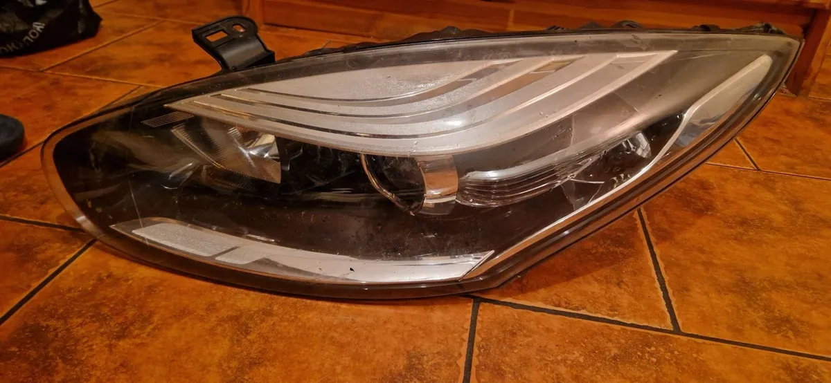 Front Left Headlight for Renault Megane III (Left- - Image 1